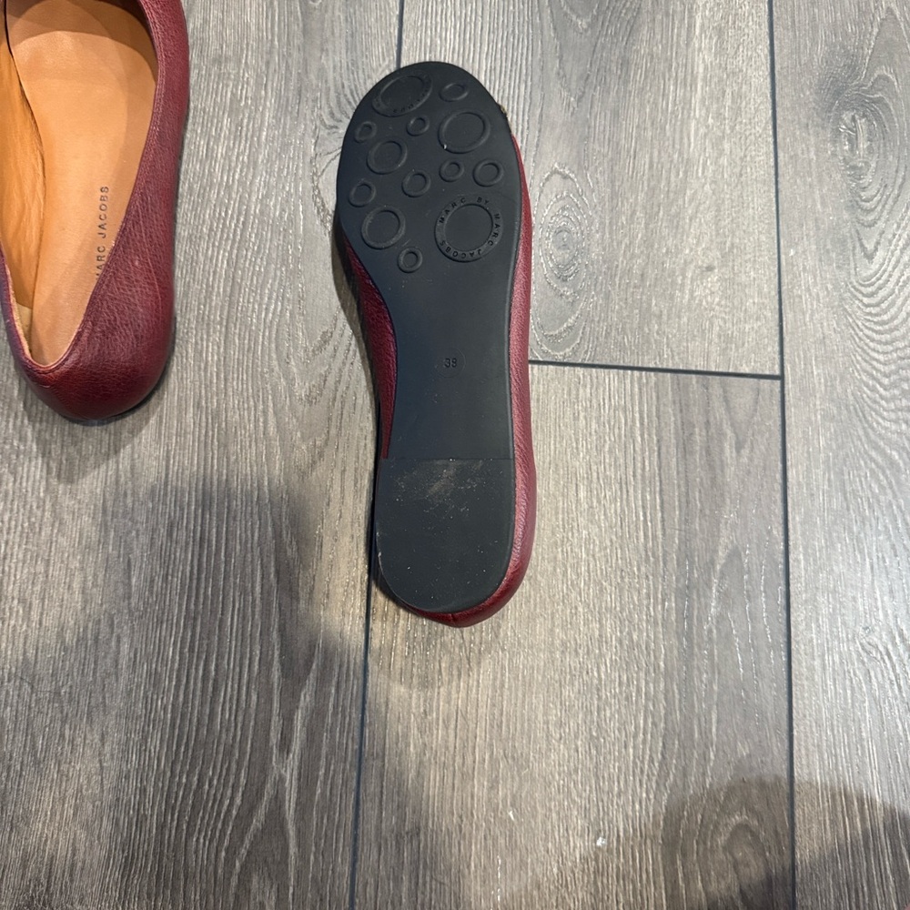 Marc Jacobs Maroon Flats with Gold Details - Picture 4 of 7
